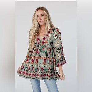 Three Bird Nest Women's Leona Floral Print Tunic Top Size Small Green/Sage Boho